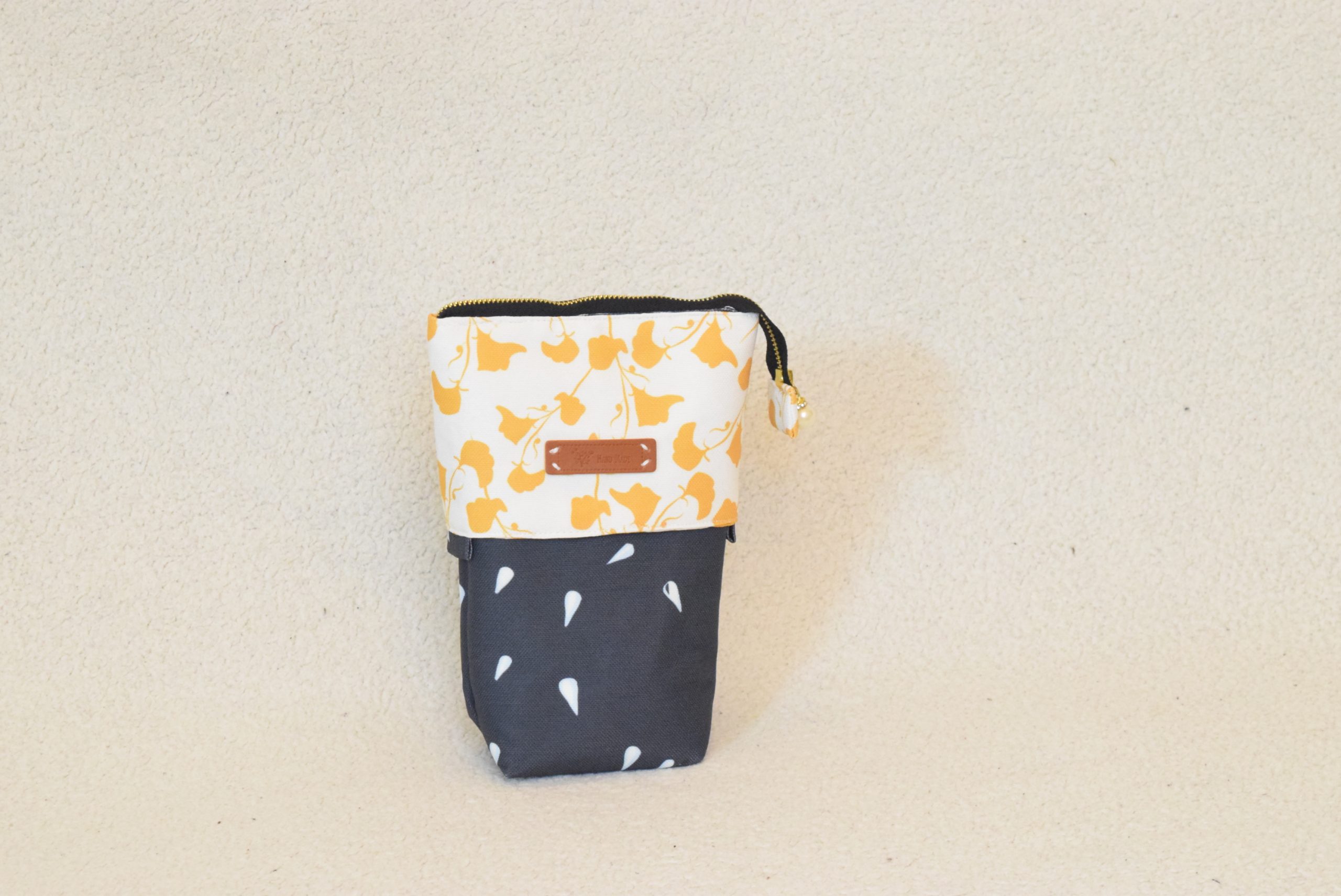 Sliding pouch case by madigitified
